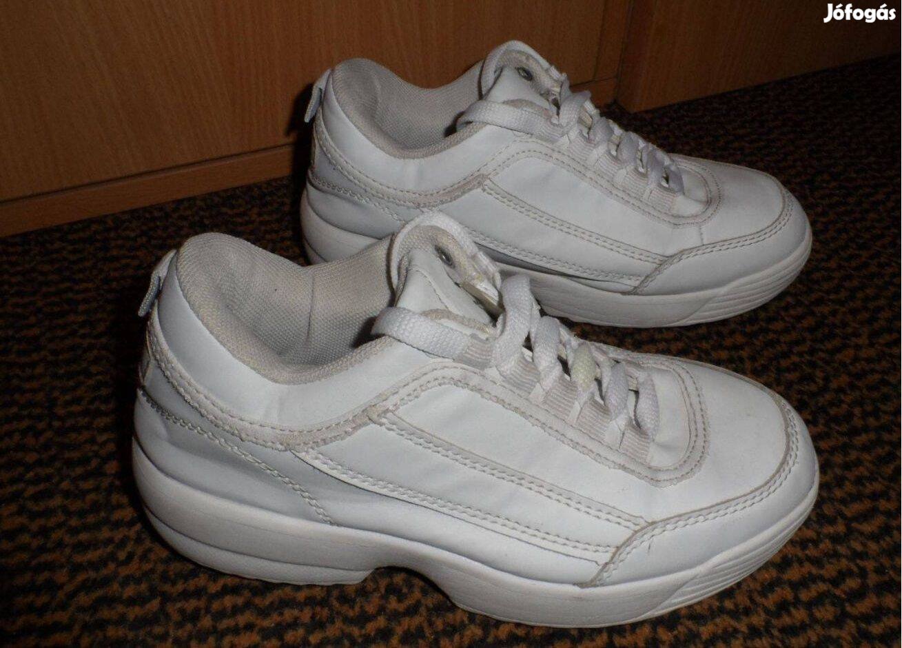 32-es/33-as fehér sneakers cipő eladó