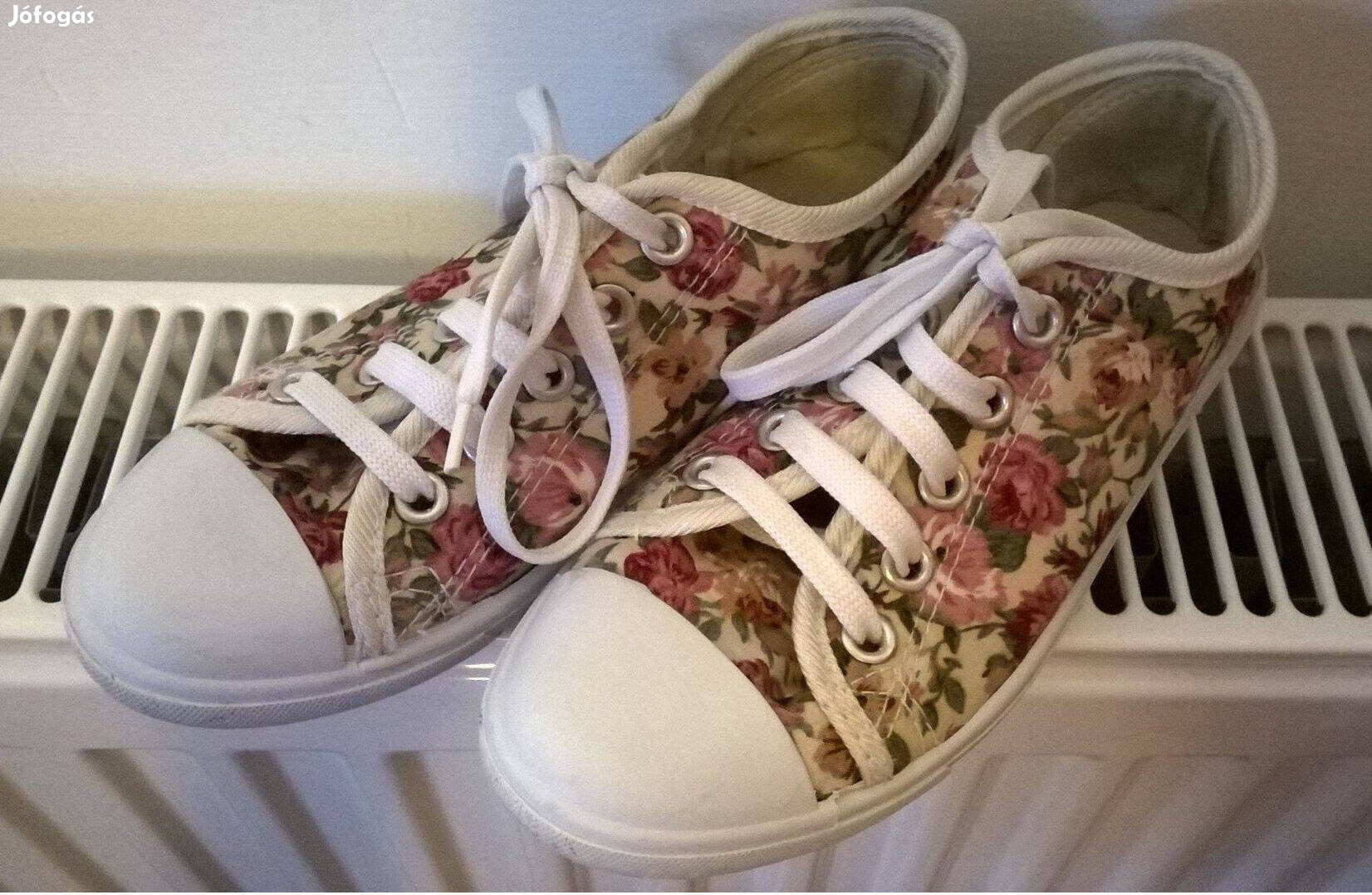 32-es virágmintás lány tornacipő, vászoncipő