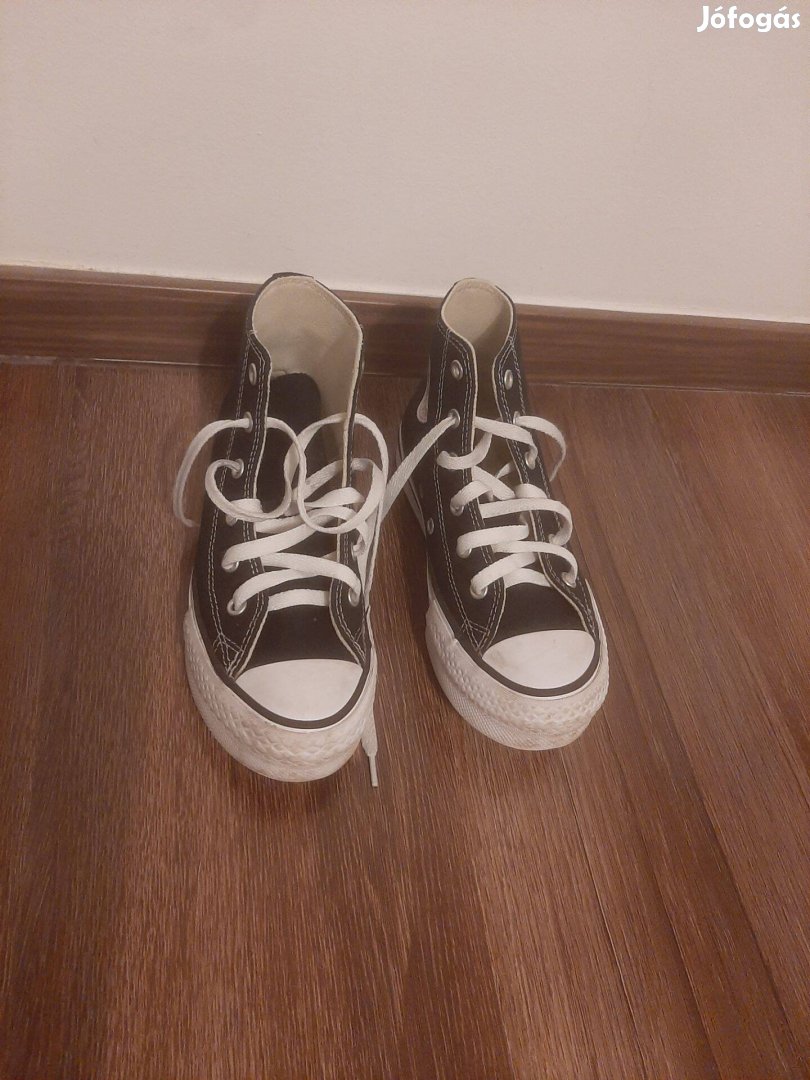 33-as Converse magas szárú cipő eladó