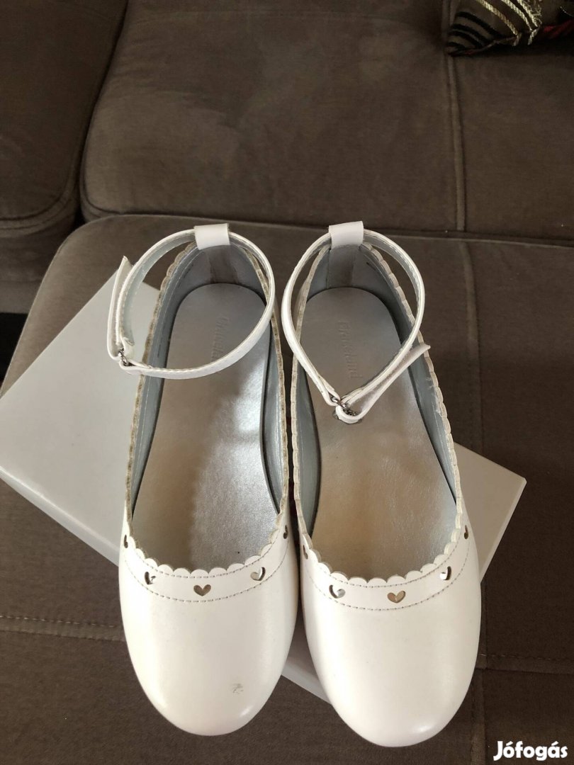 33-as újszerű Graceland fehér ünneplős cipő