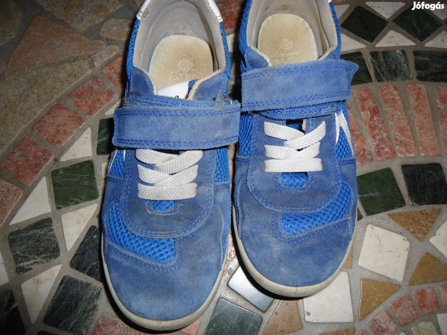 34-es Bama fiú cipő