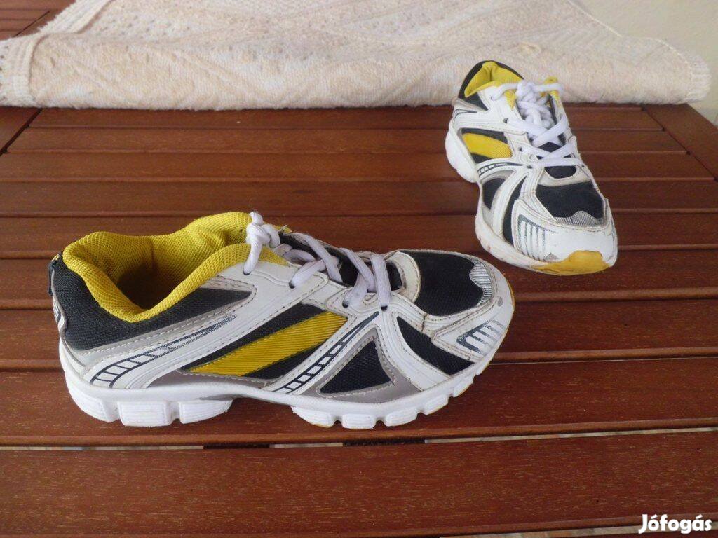 34-es FAST sportcipő fiú cipő edzőcipő 34