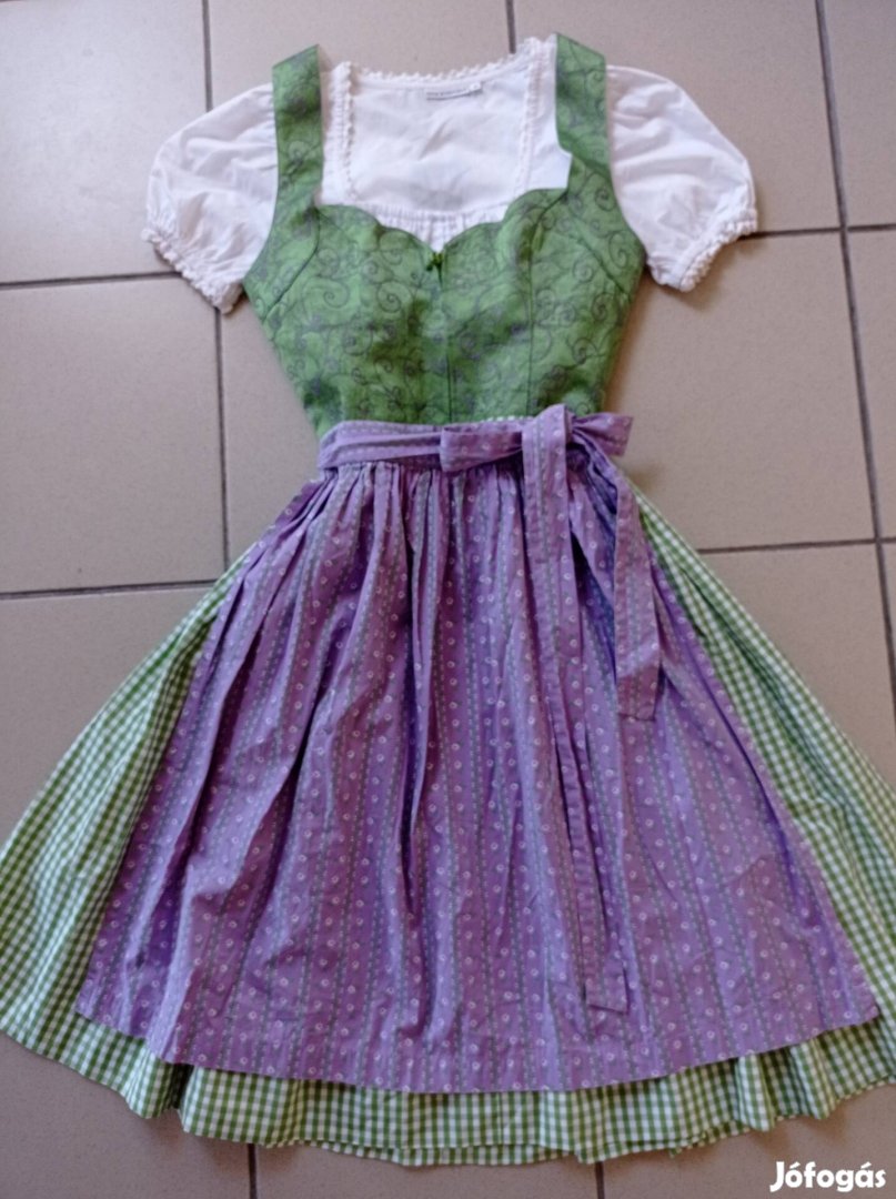 34-es dirndl ruha köténnyel 