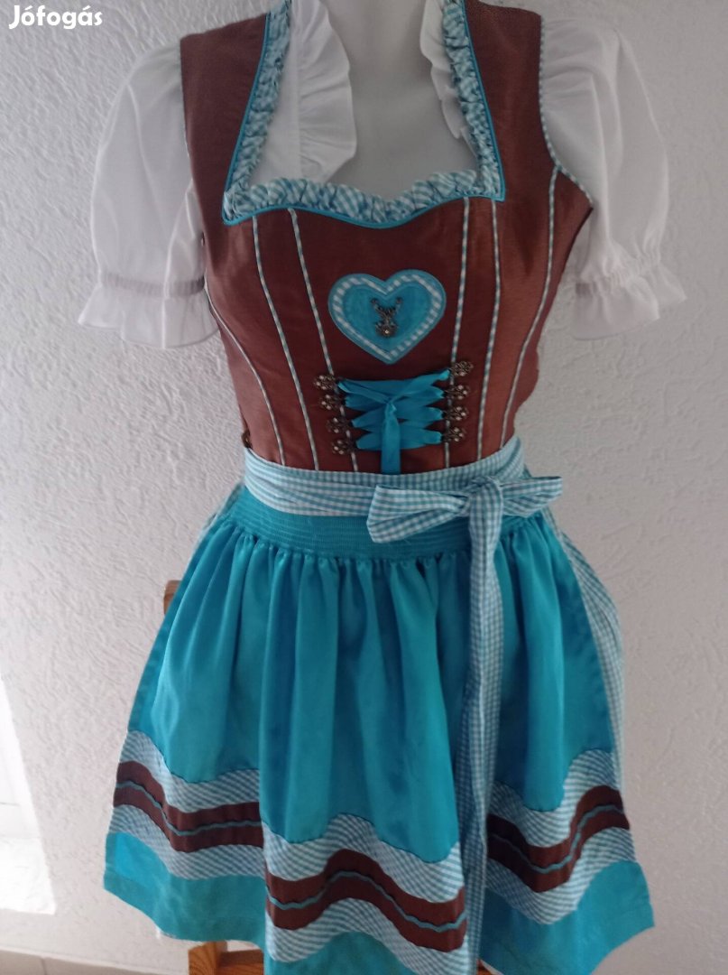 34-es dirndl ruha köténnyel 