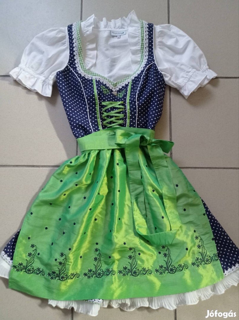 34-es dirndl ruha köténnyel 