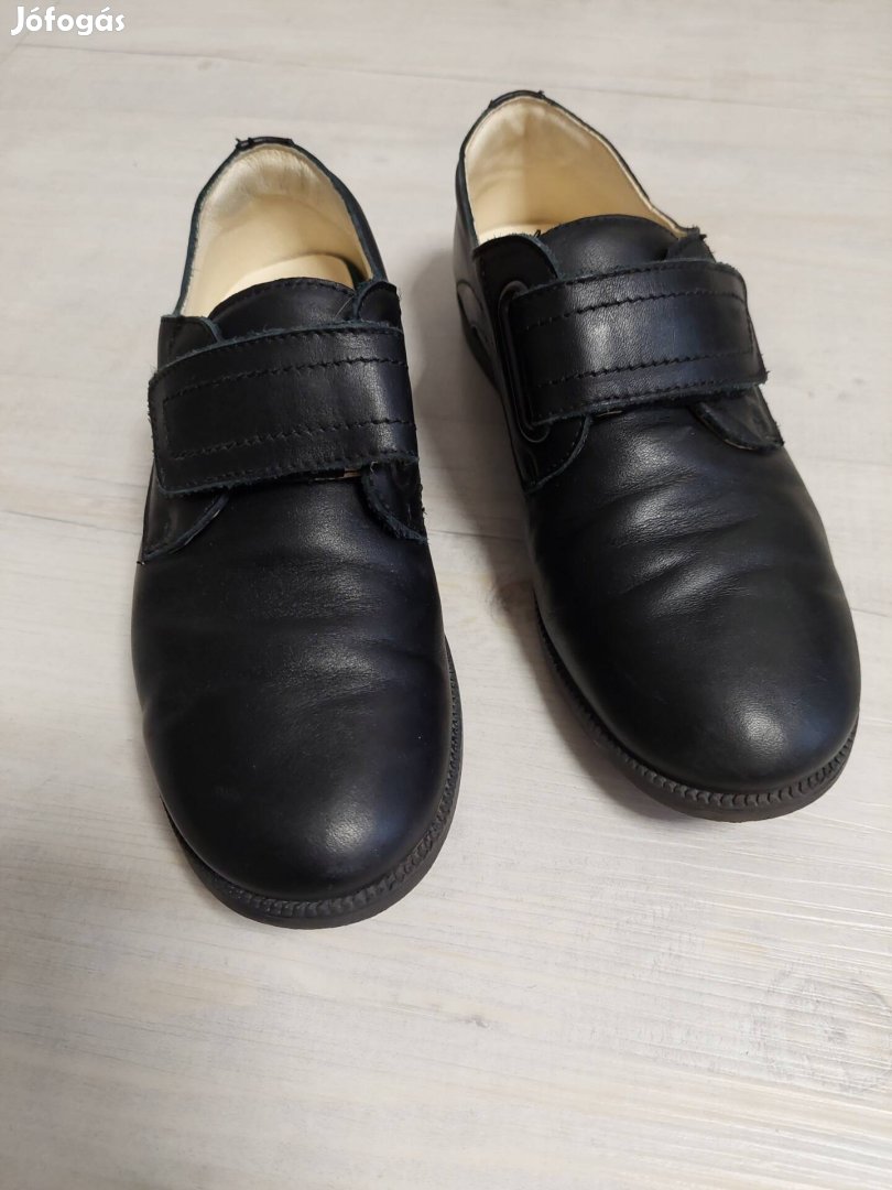 34-es fekete bőr cipő (hibátlan)