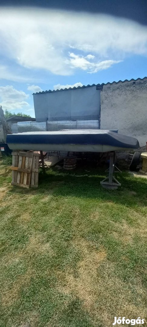 350-es alucsónak
