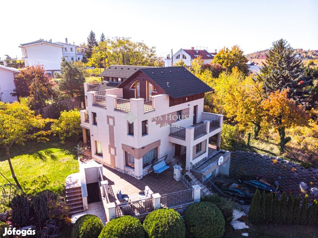 357 nm-es ház eladó Pécs