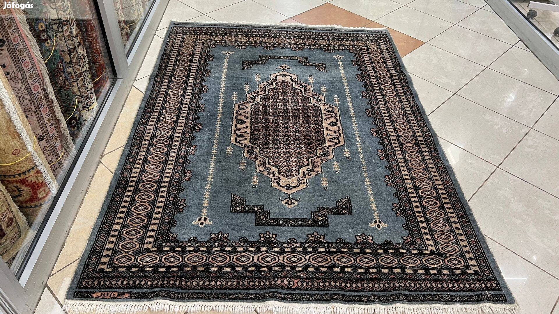 3598 Szignózott Pakisztáni Türkmén kézi gyapjú perzsa szőnyeg 140X190