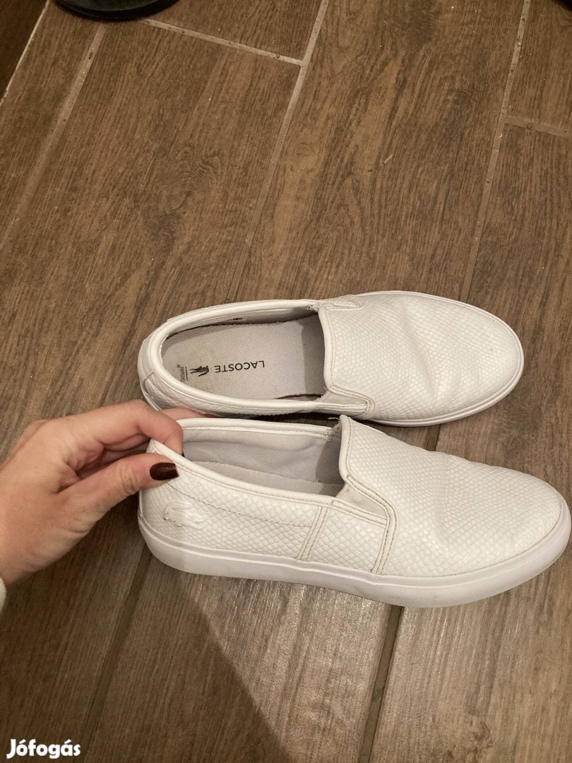 35,5-es Lacoste slip-on