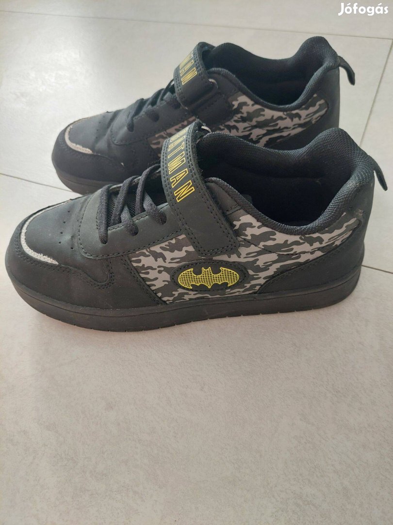 35-ös Batman fiú cipő