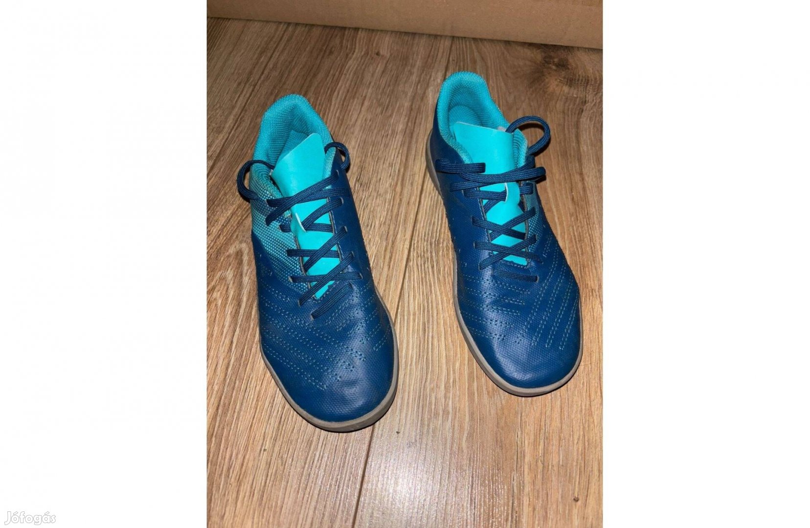35-ös Kipsta Dechatlon-os focicipő