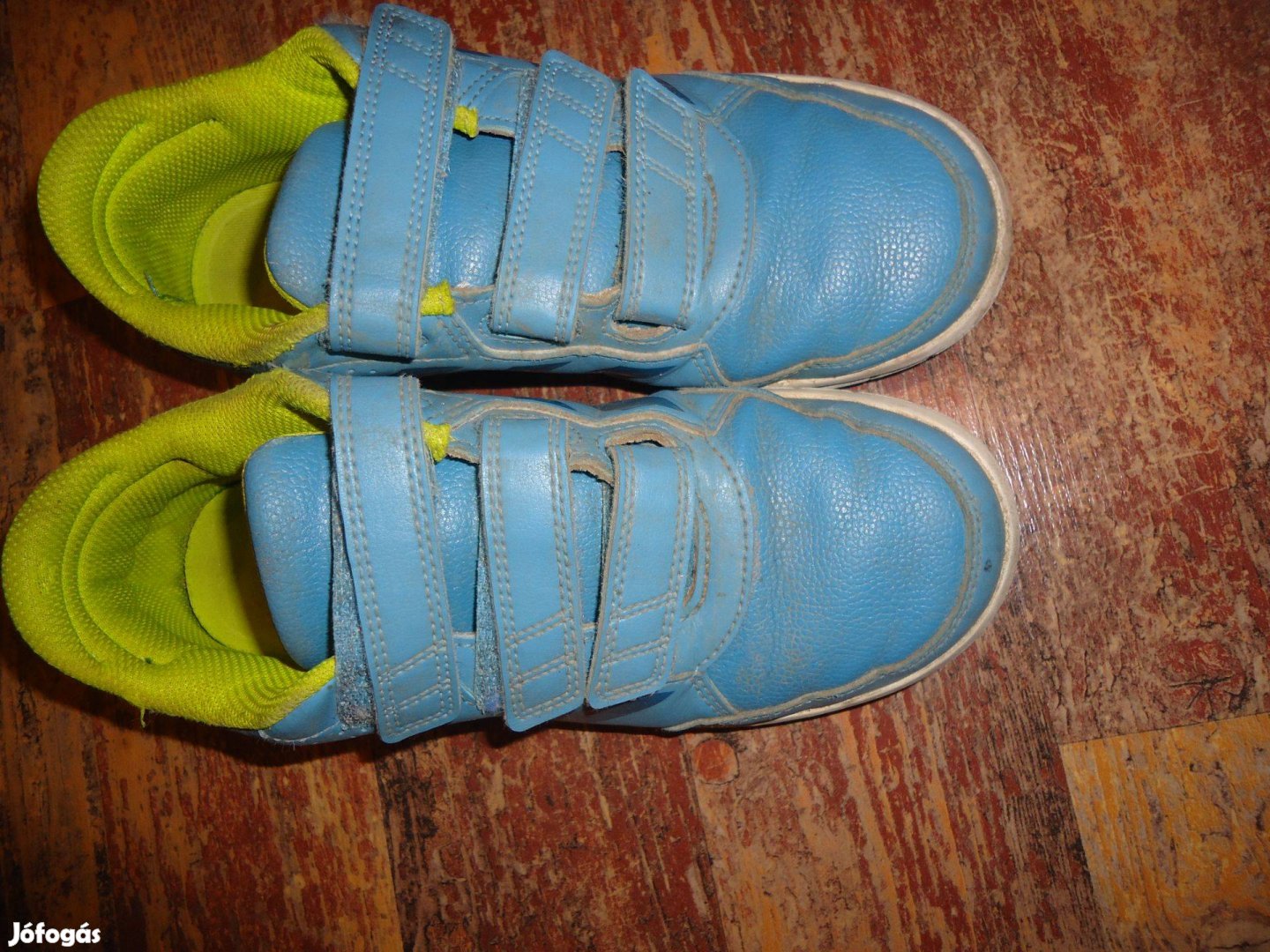 35-ös fiú Adidas cipő