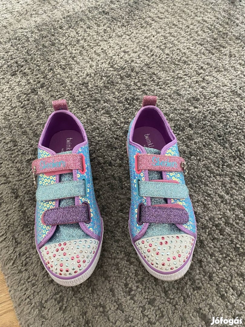 35-ös skechers cipő
