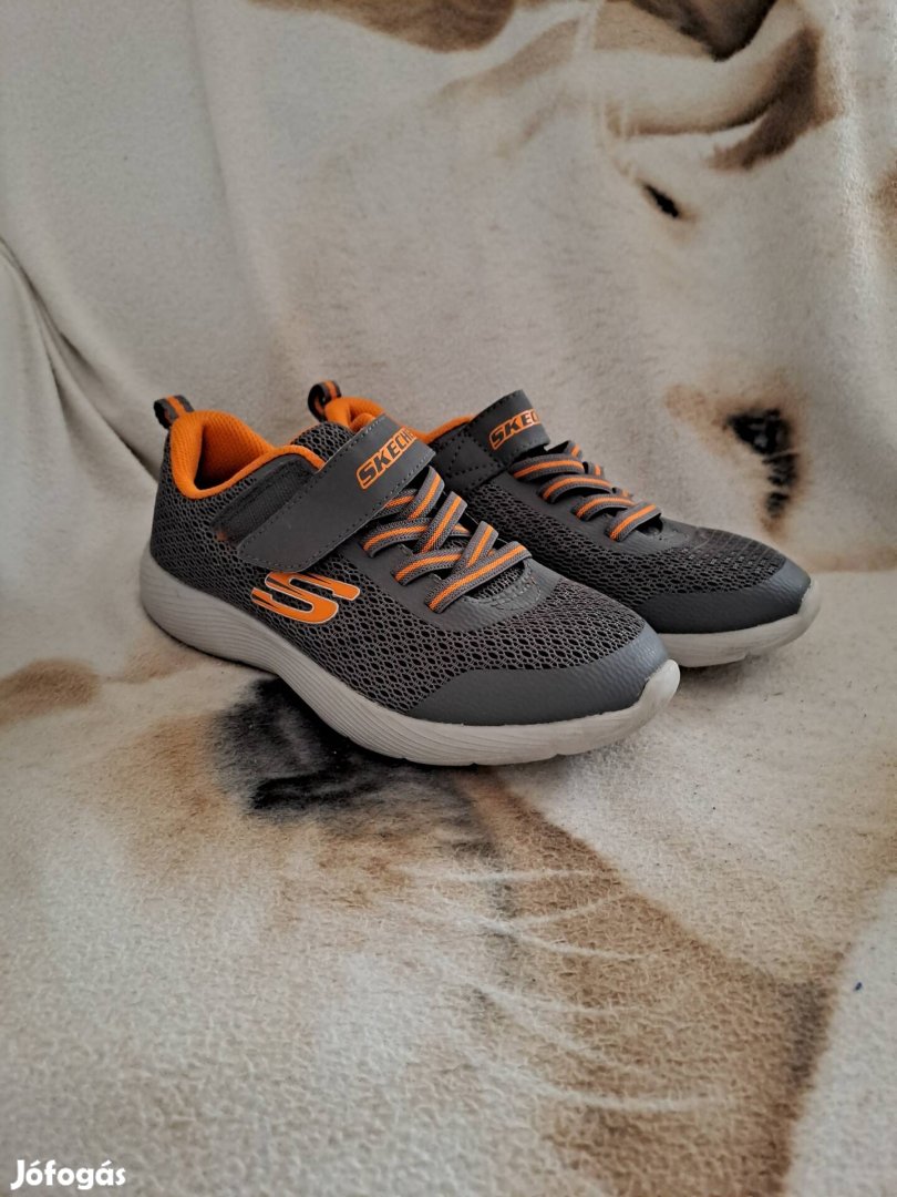 35-ös skechers sport cipő