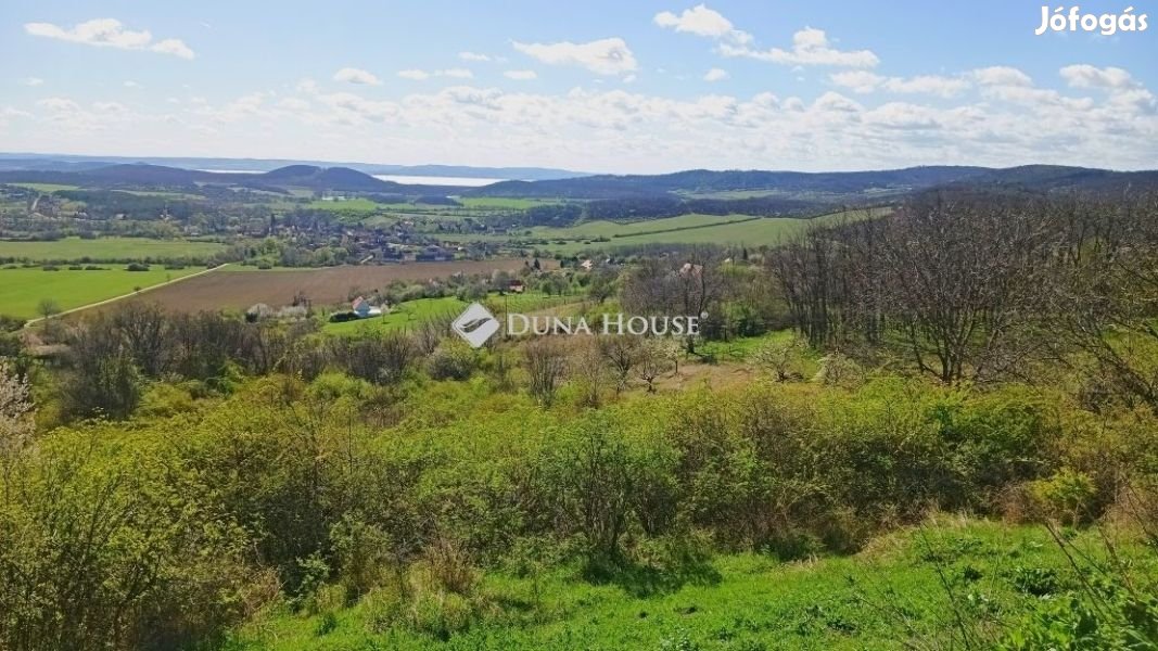 3652 nm-es telek eladó Pécsely