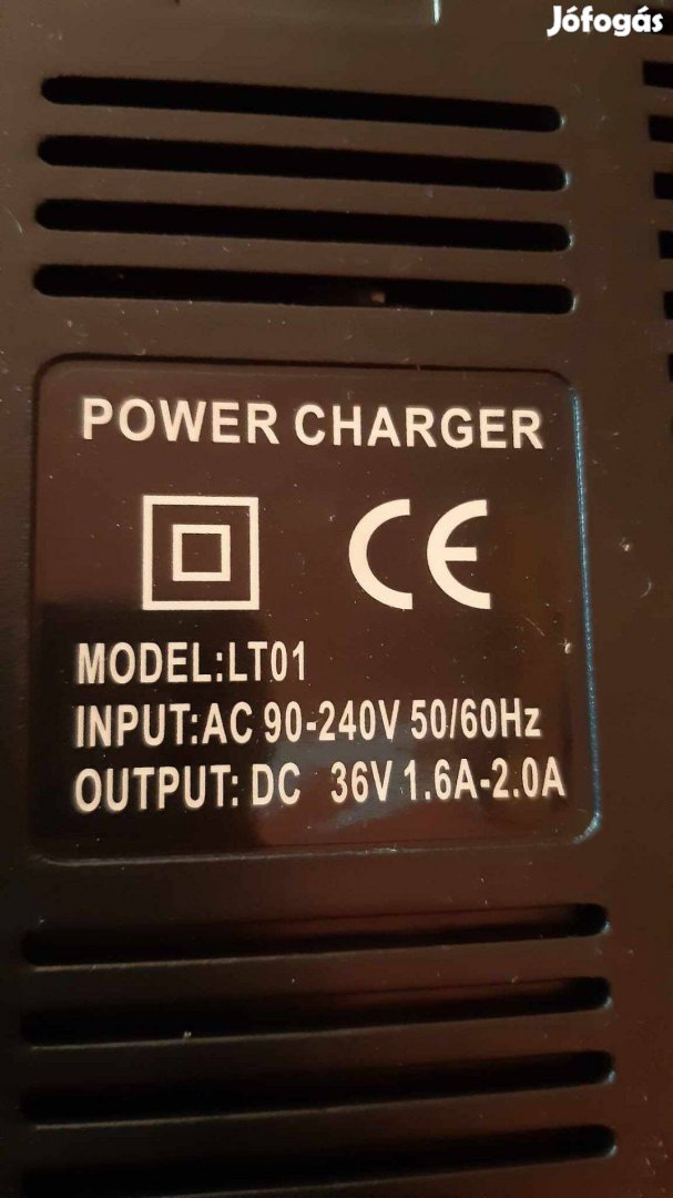 36V 1.8A elektromos kerékpár töltő