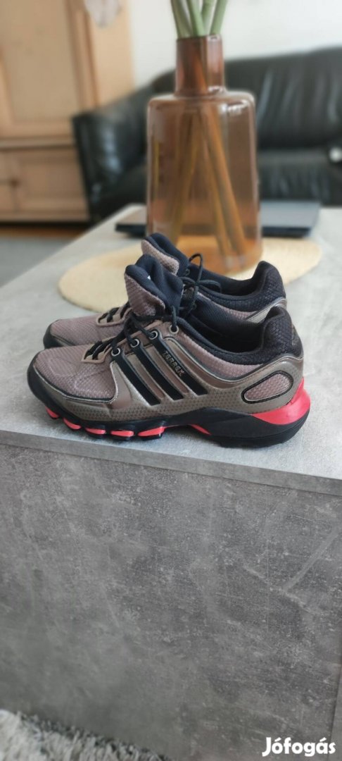 36,5 es minőségi Adidas Terrex cipő olcsón eladó 