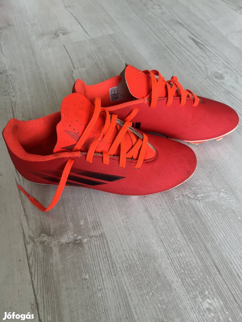 36-os Adidas focicipő
