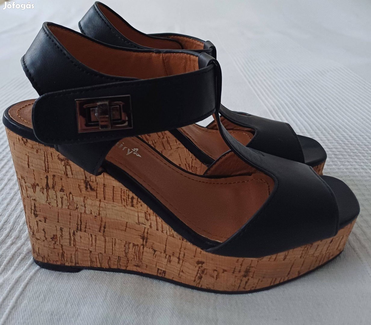 36-os Jenny Fairy parafa platform szandál