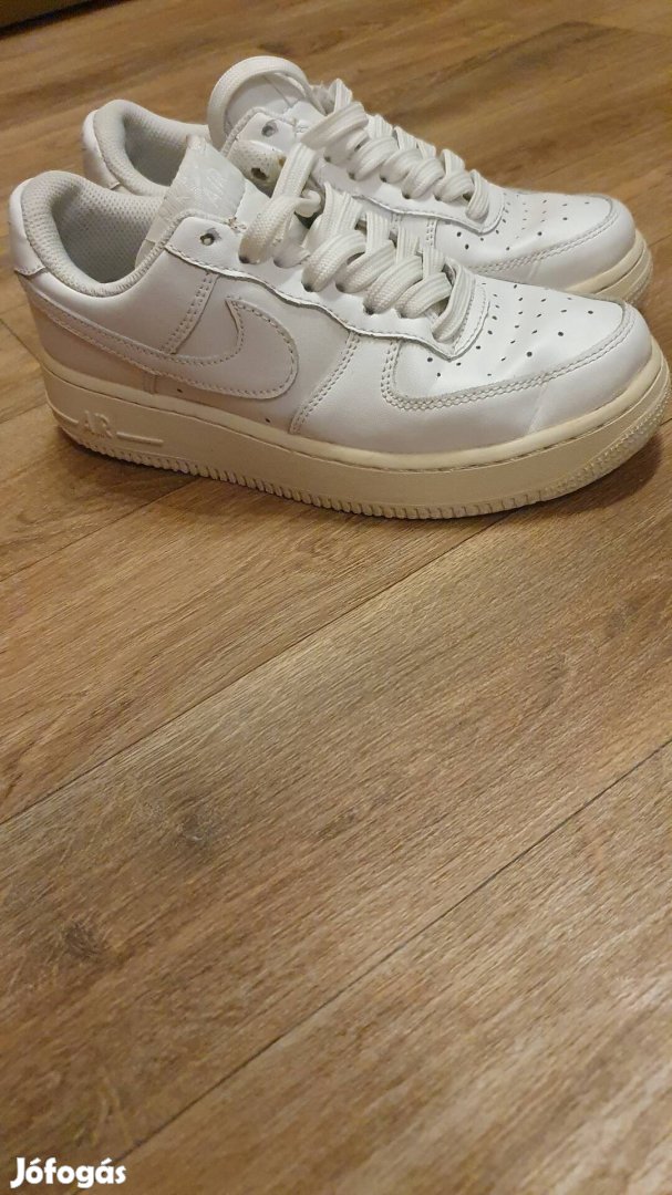 36 os Nike air force 1 cipő