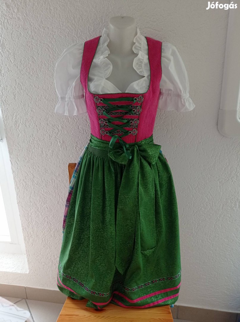 36-os dirndl ruha köténnyel 