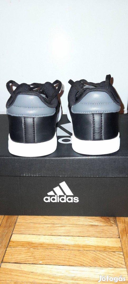 36-os fekete Adidas kifogástalan állapotban féláron, akár Foxposttal