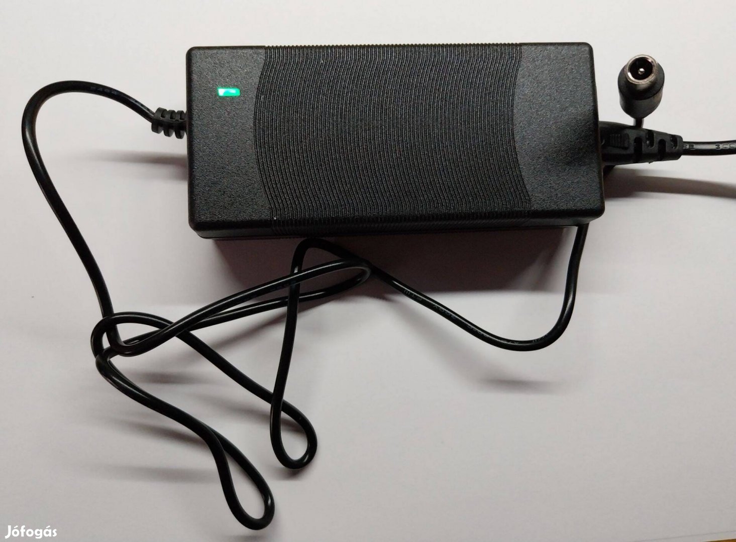36v 2A elektromos roller töltő