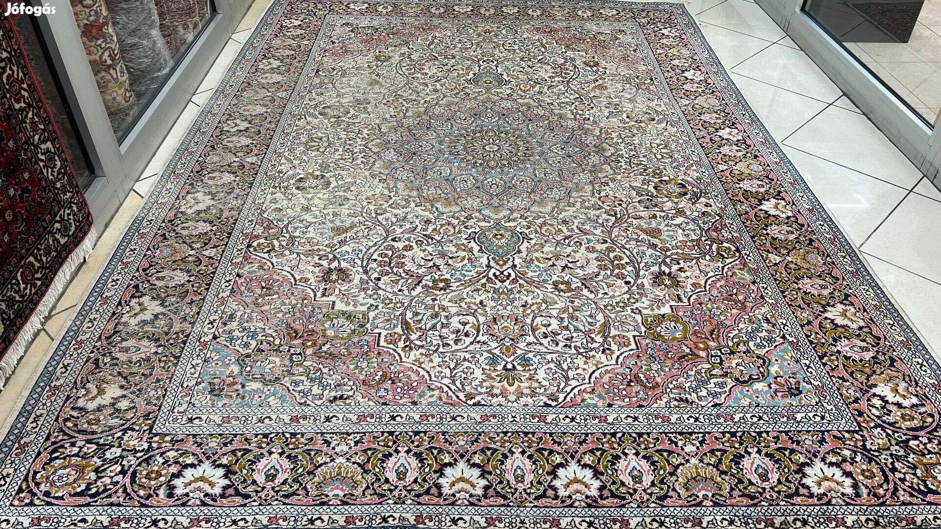 3770 Kasmíri hernyóselyem Isfahan kézi perzsa szőnyeg 192X276CM