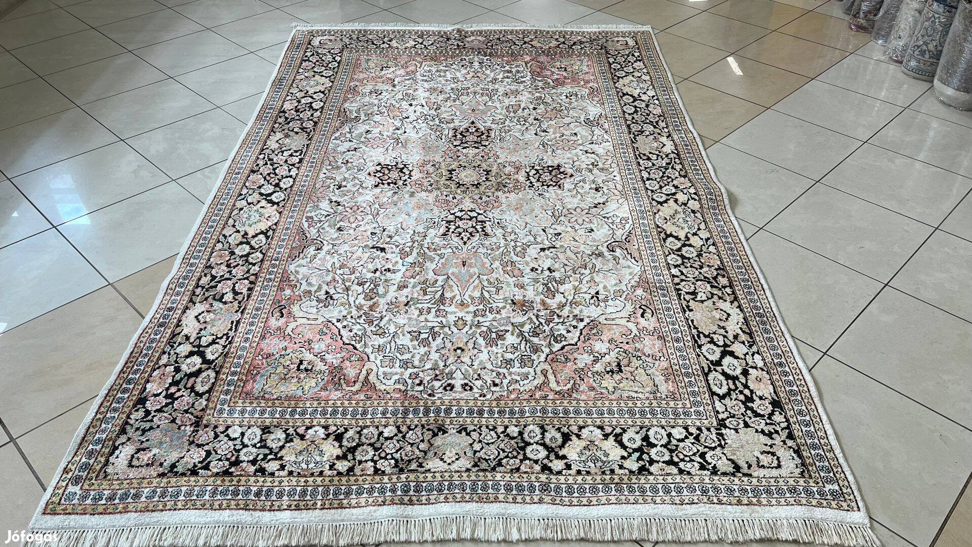 3796 Kasmíri hernyóselyem Isfahan kézi perzsa szőnyeg 177X278CM