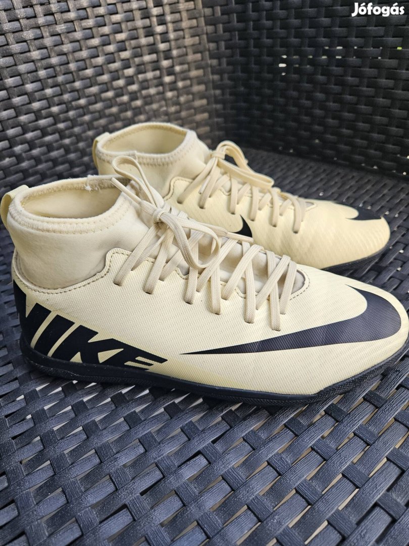 37,5 Nike Mercurial gumis, hernyótalpas foci cipő