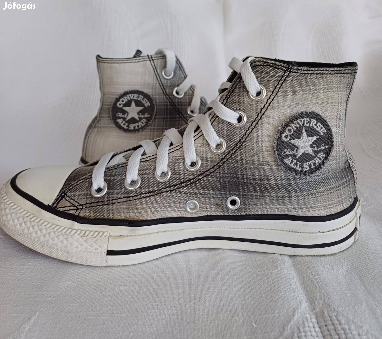 37,5-es Converse tornacipő