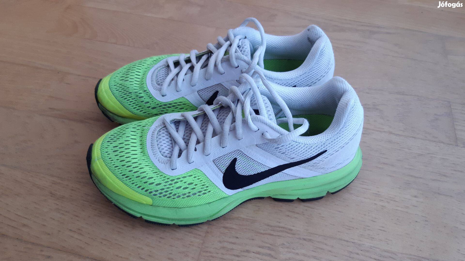 37,5-es Nike Zoom cipő
