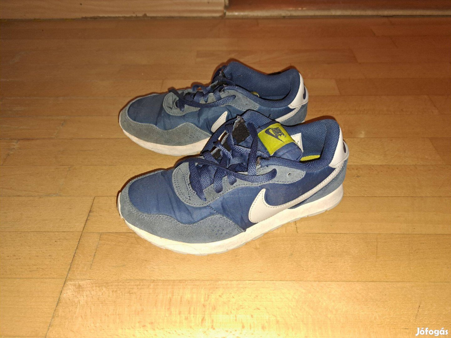 37,5-es Nike cipő