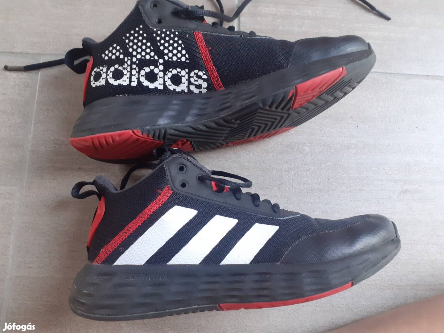 37 Adidas fiú sportcipő