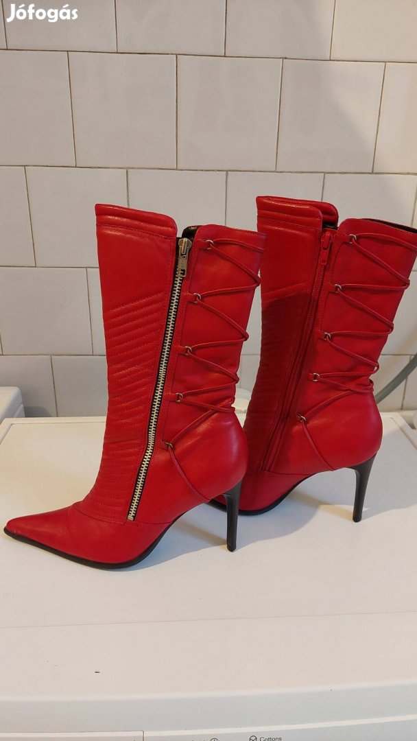 37-es Brazil piros csizma