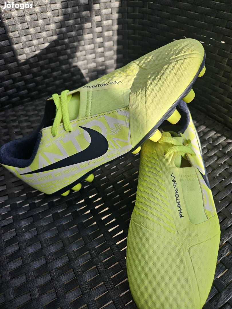 37-es Nike Phantom Venom stoplis foci cipő 