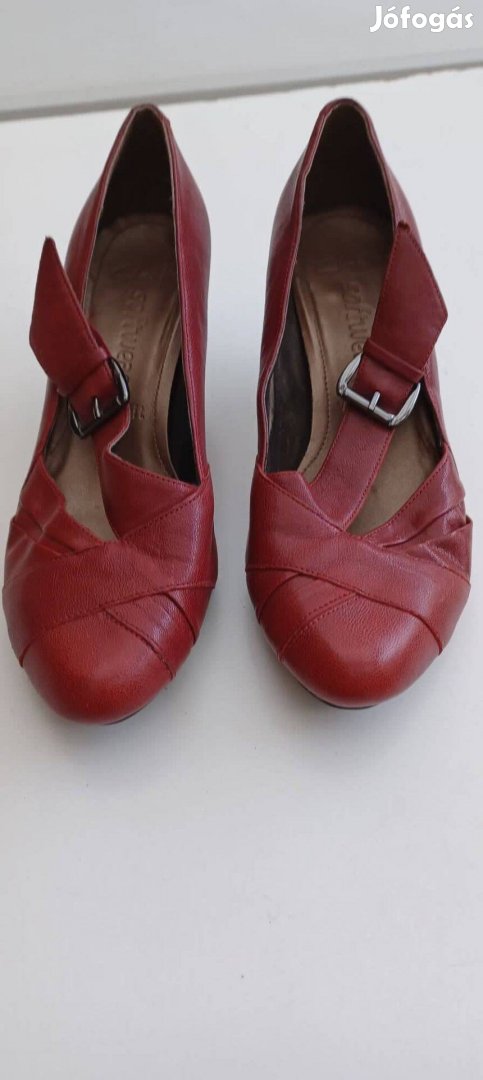 37-es Piros Karakter Jellegű cipő