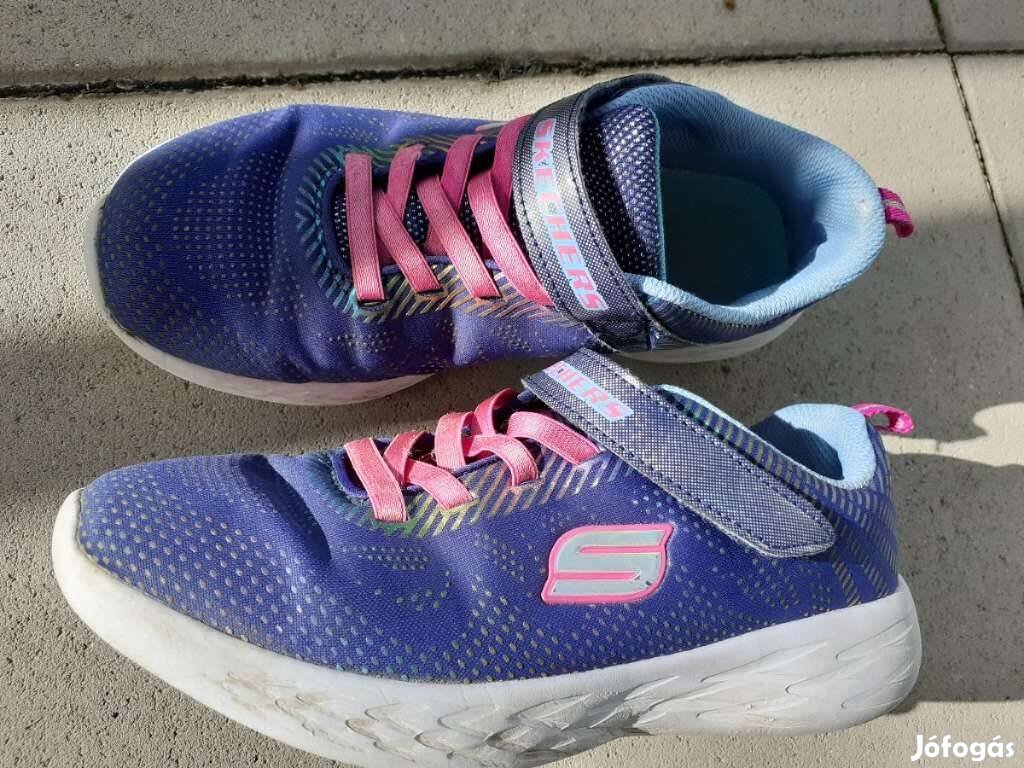 37-es Skechers cipő