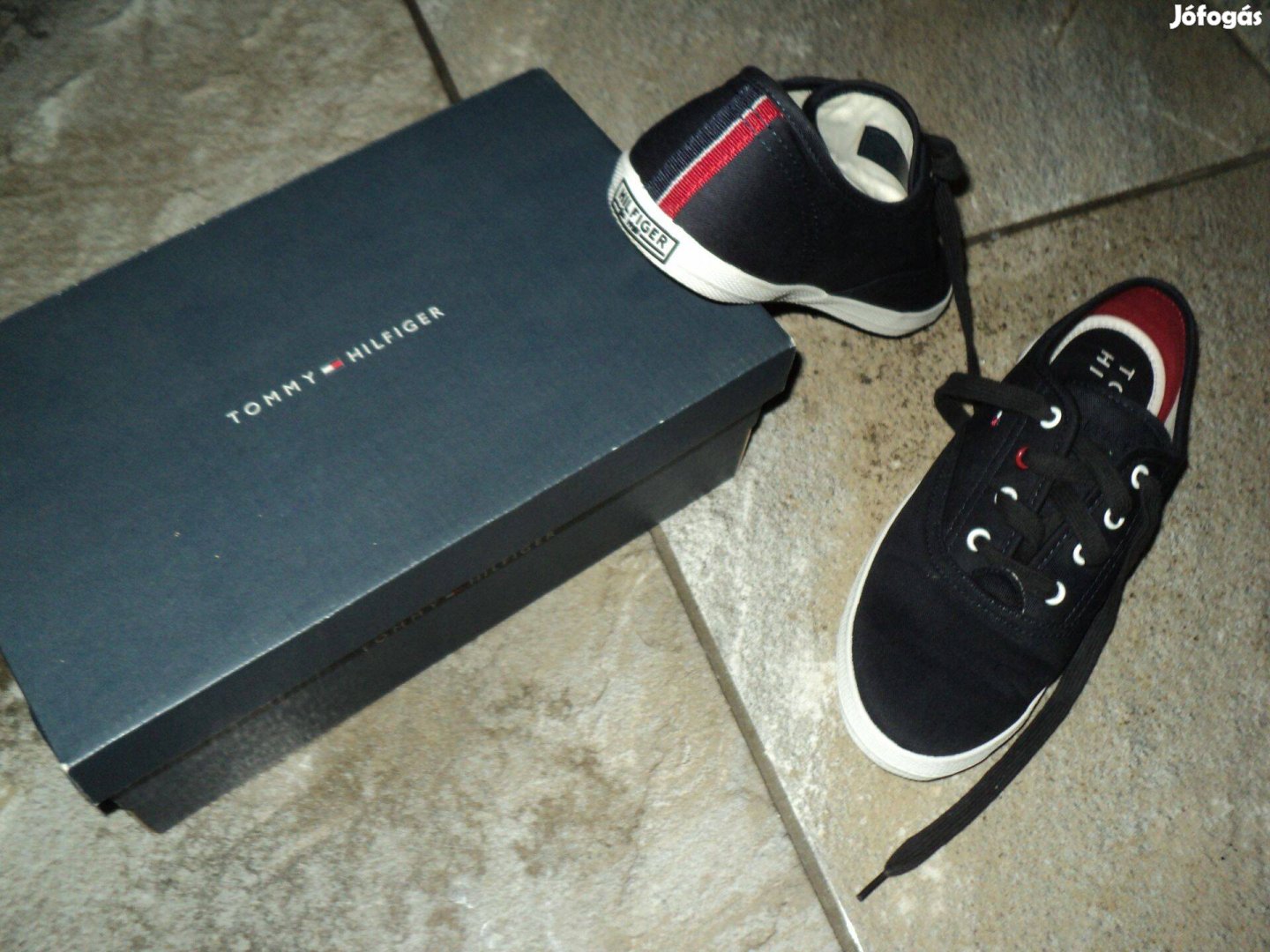 37-es Tommy Hilfiger vászon cipő