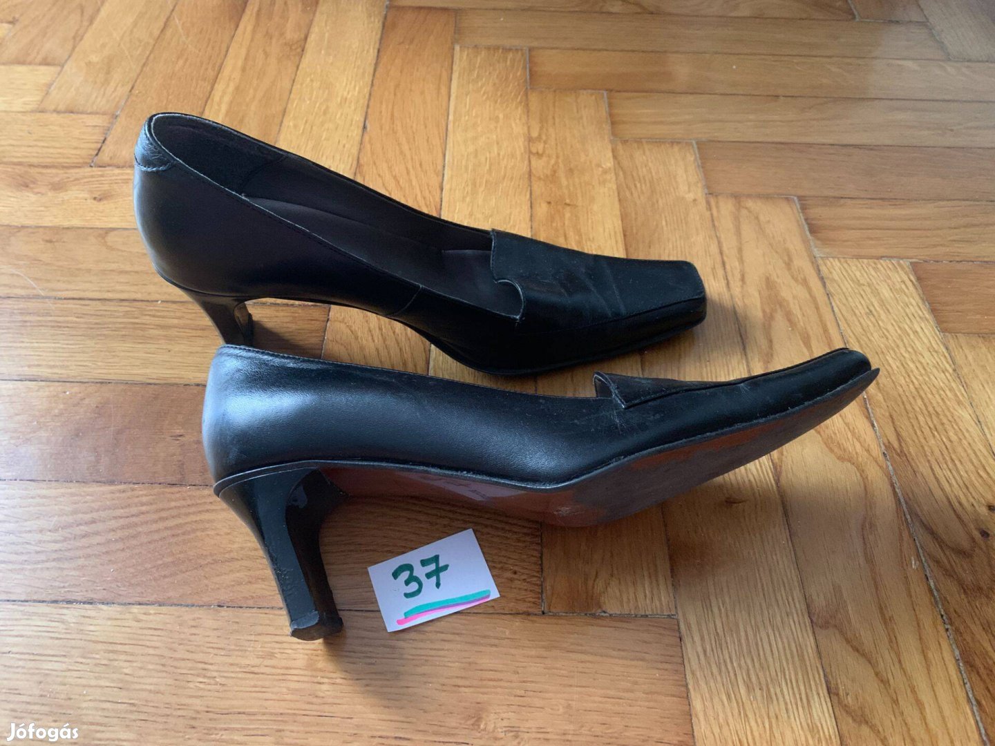 37-es fekete alkalmi cipő