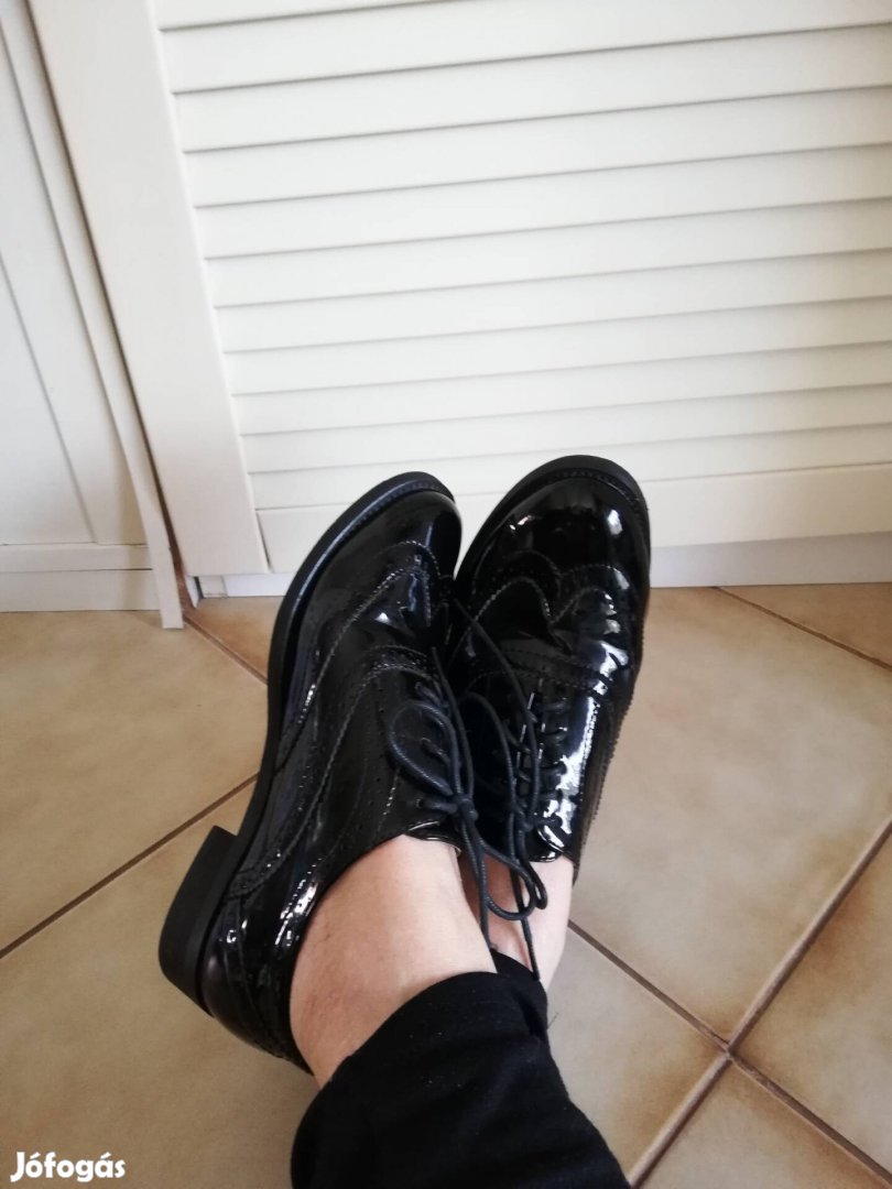 37 es fekete lakk bőr oxford cipő 