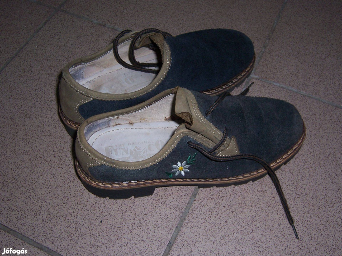 37-es méretű Dirndl cipők