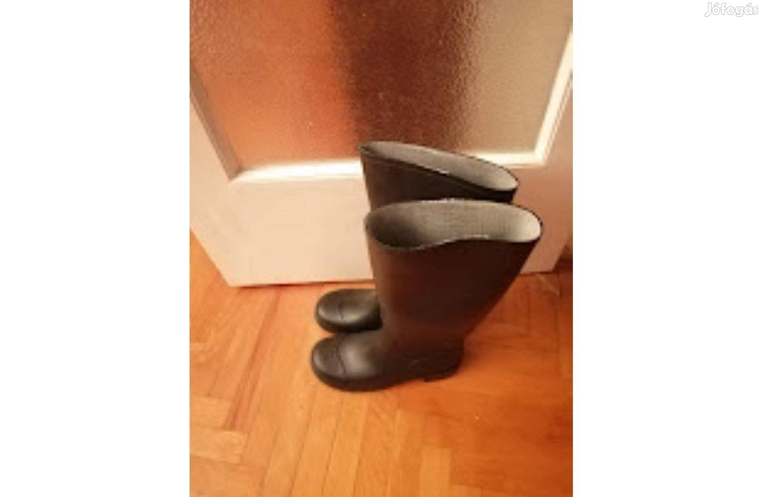 37-es méretű új gumicsizma