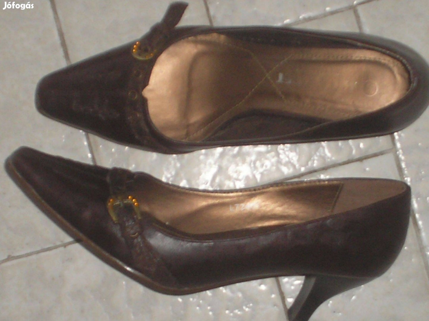 37-es női cipő