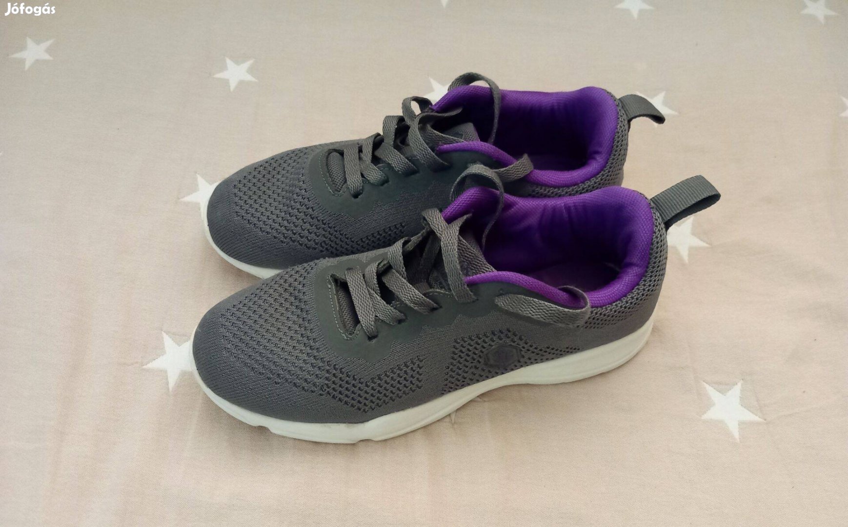 37-es női sportcipő