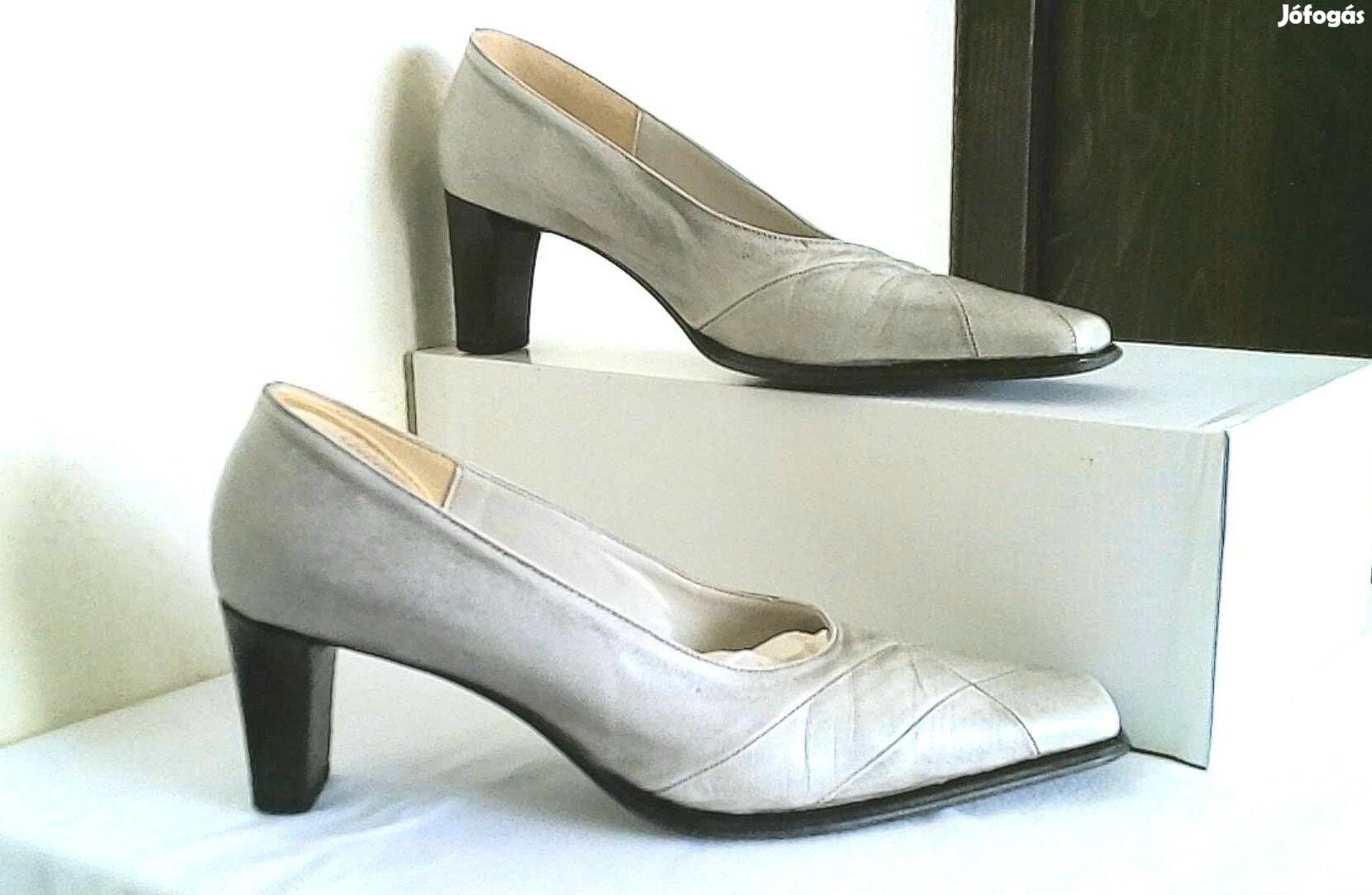 37-es valódi bőr világos szürke magassarkú cipő 37