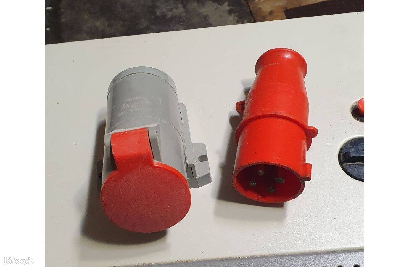 380 voltos 4 pólusu csatlakozó aljazattal