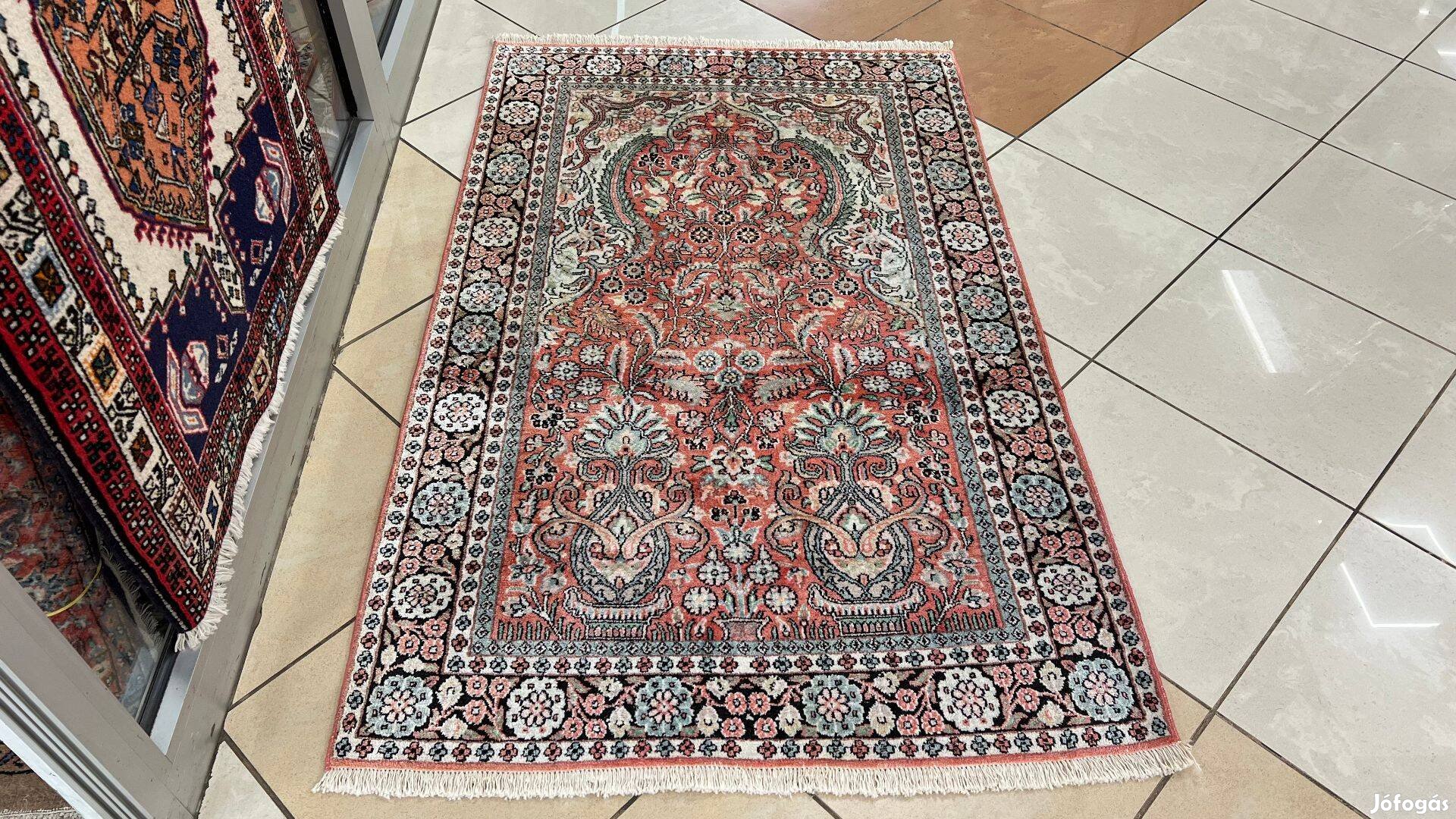 3818 Kasmíri hernyóselyem Isfahan kézi perzsa szőnyeg 93X150CM