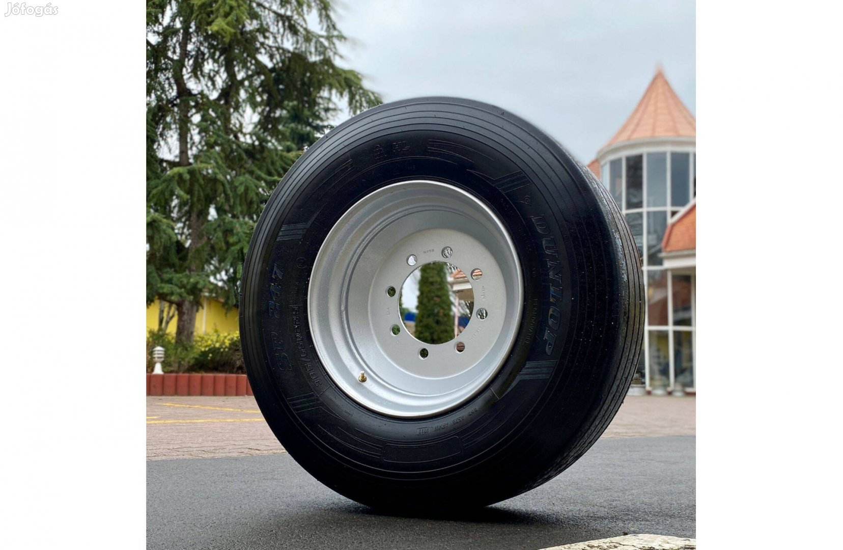 385/65 R22,5 gumiköpeny, 8 csavaros felni, IFA, Pótkocsi HW 8011